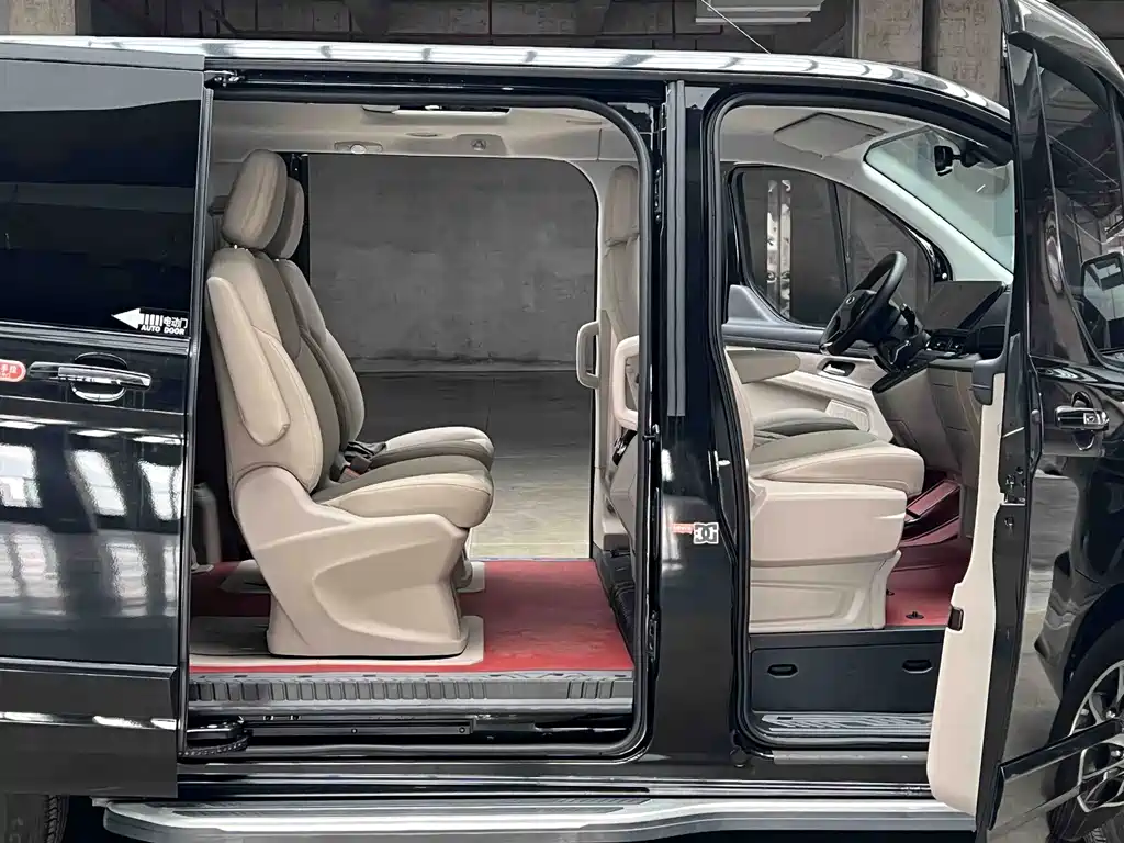 Ford Tourneo — фото 11
