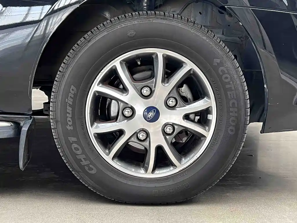 Ford Tourneo — фото 15