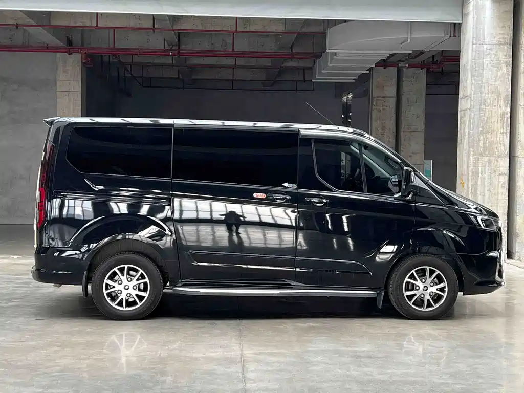 Ford Tourneo — фото 3