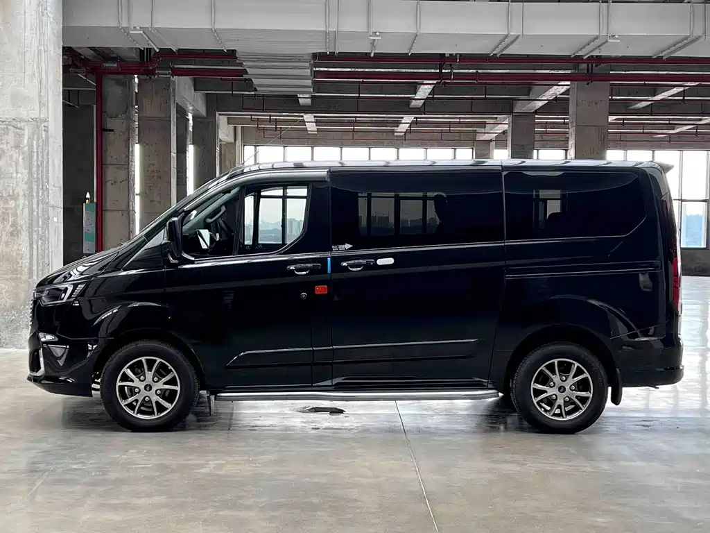 Ford Tourneo — фото 4