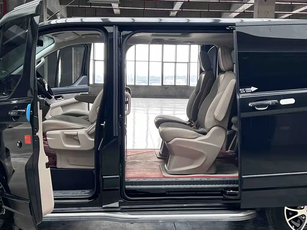 Ford Tourneo — фото 8