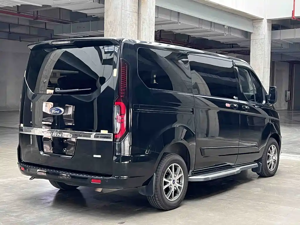 Ford Tourneo — фото 10
