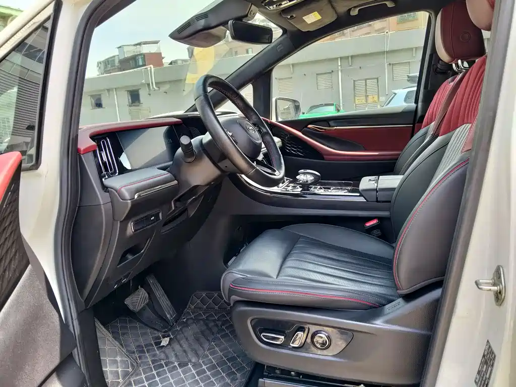 GAC Motor Trumpchi M8 — фото 11
