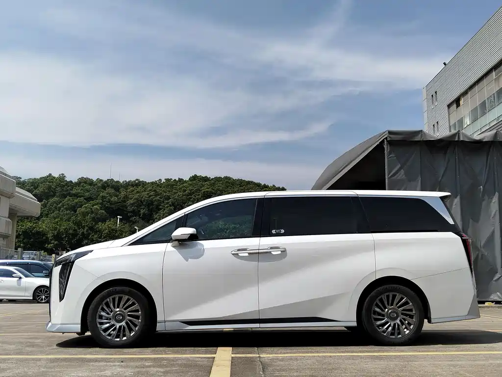 GAC Motor Trumpchi M8 — фото 8
