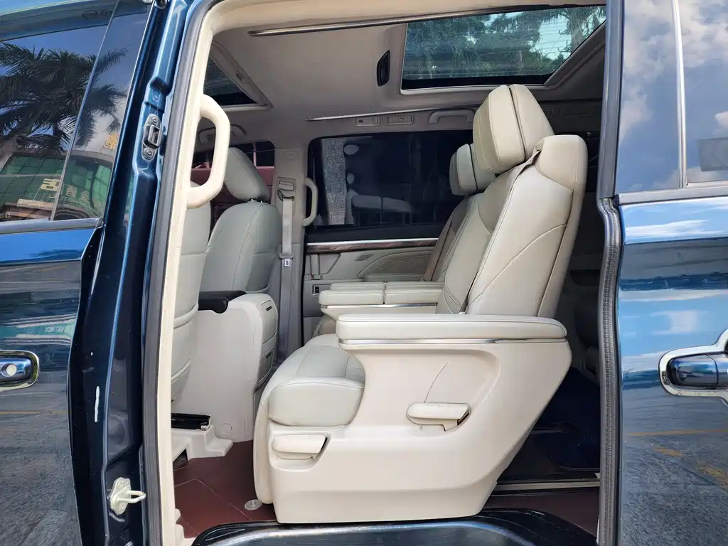 GAC Motor Trumpchi M8 — фото 9