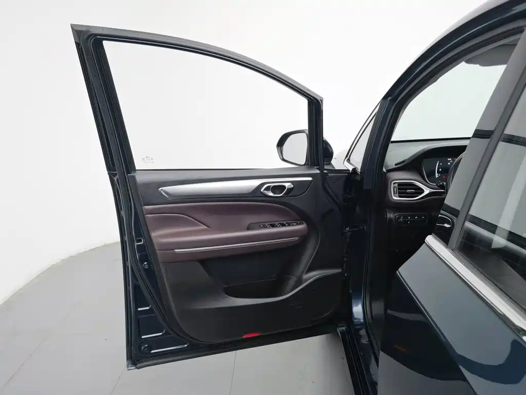 GAC Motor Trumpchi M6 — фото 8