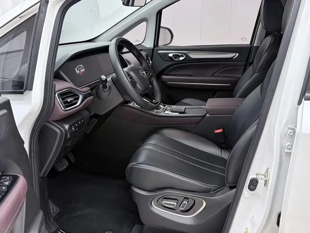 GAC Motor Trumpchi M6 — фото 10