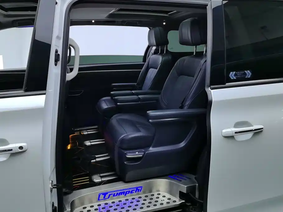 GAC Motor Trumpchi M8 — фото 11