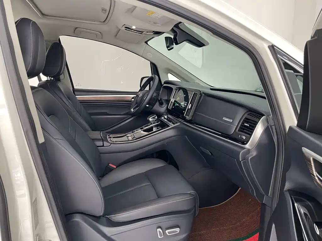 GAC Motor Trumpchi M8 — фото 14