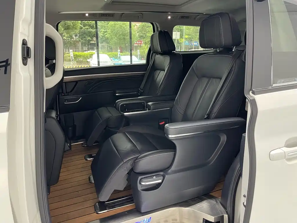 GAC Motor Trumpchi M8 — фото 27