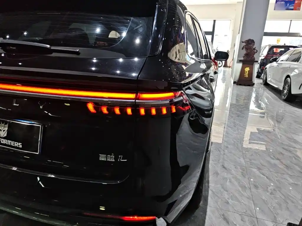 Geely Xingyue L — фото 8