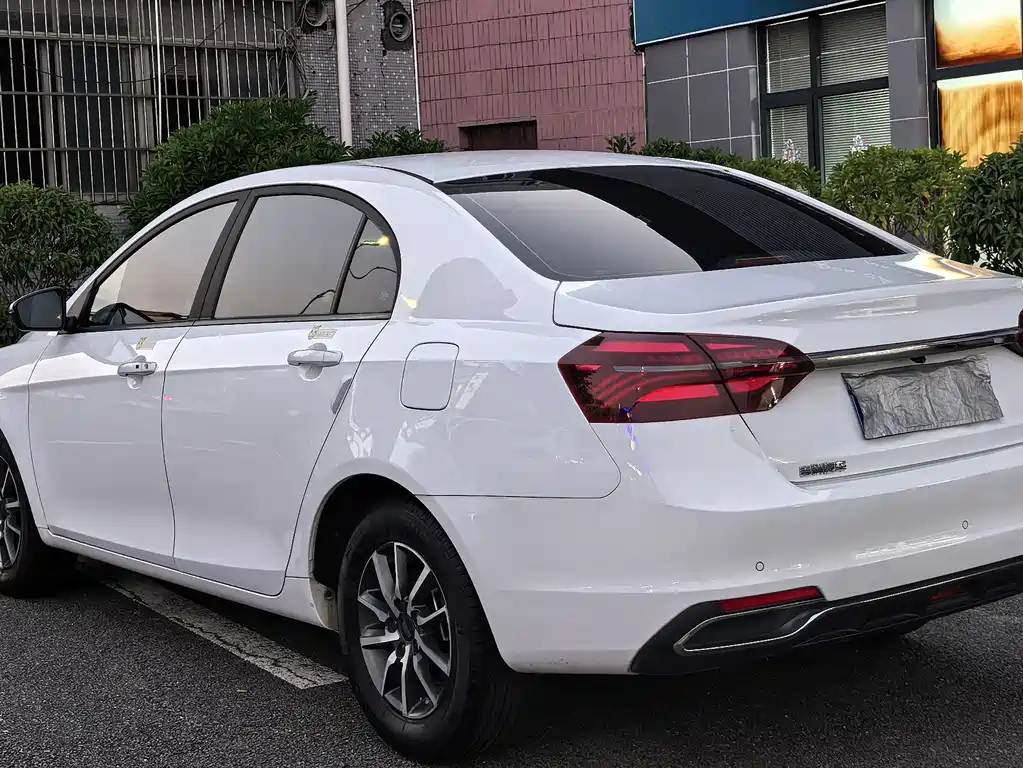 Geely Emgrand — фото 11