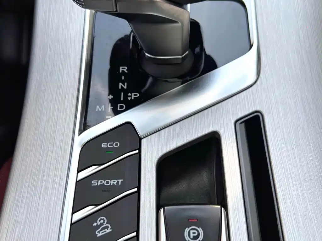Geely Binyue — фото 10