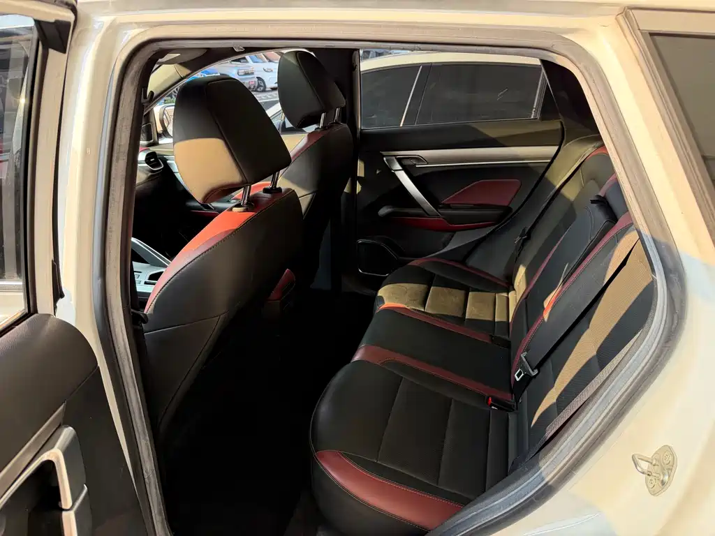 Geely Binyue — фото 10