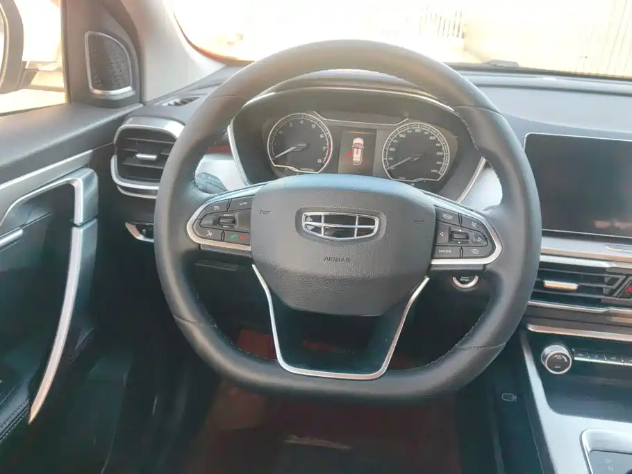 Geely Binyue — фото 15
