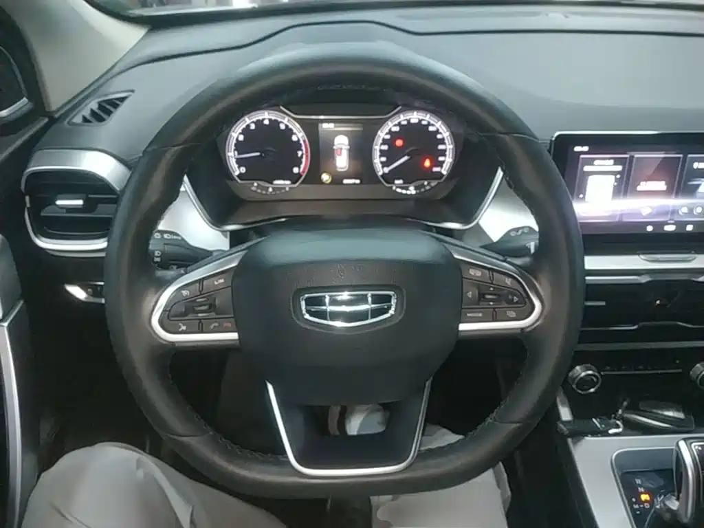 Geely Binyue — фото 11