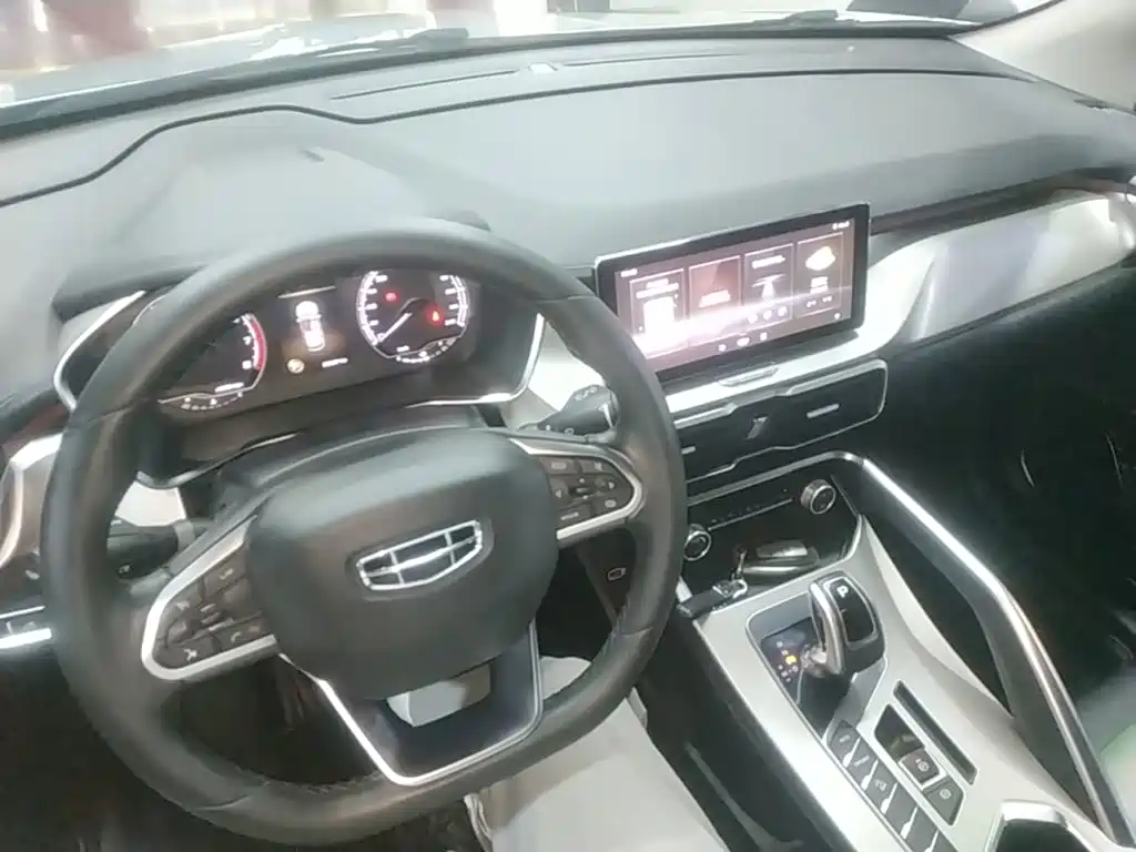 Geely Binyue — фото 10