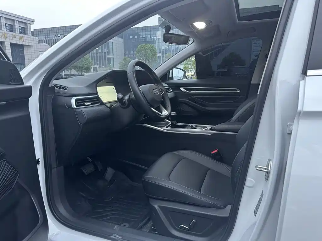 Geely Emgrand — фото 4
