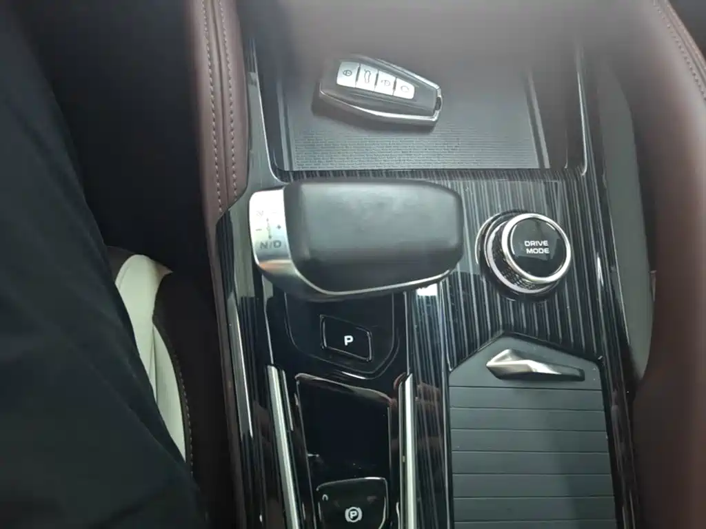 Geely Xingyue L — фото 14