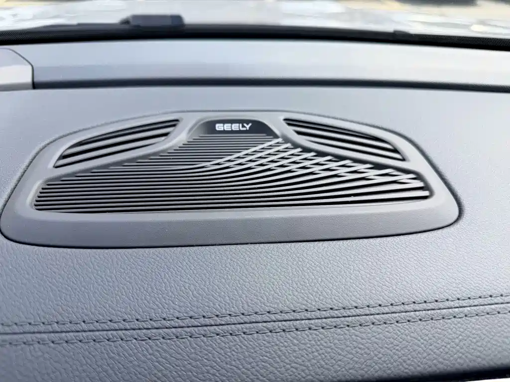 Geely Xingyue L — фото 15