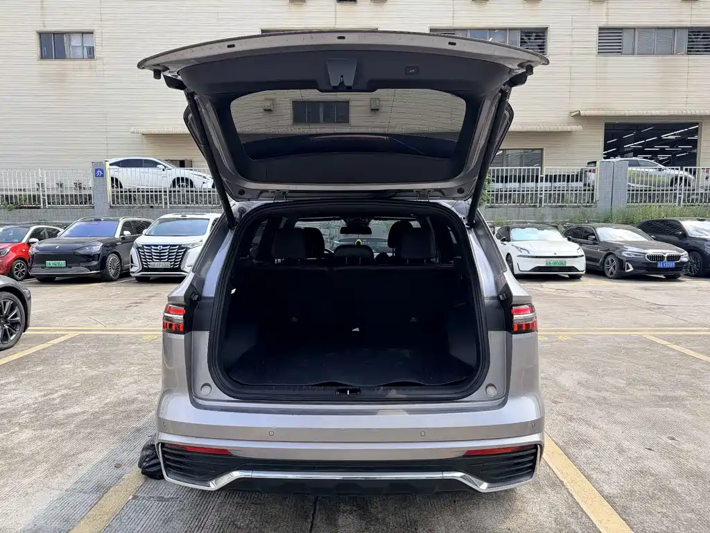 Geely Xingyue L — фото 19