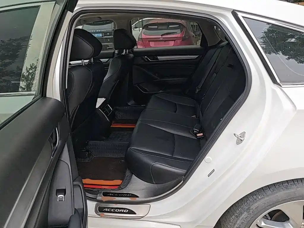 Honda Accord — фото 17