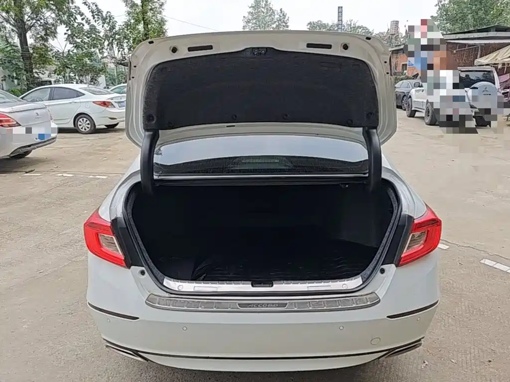 Honda Accord — фото 19