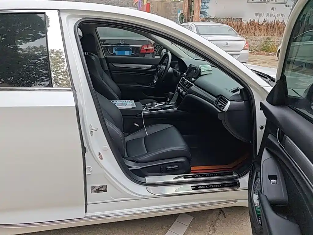 Honda Accord — фото 25