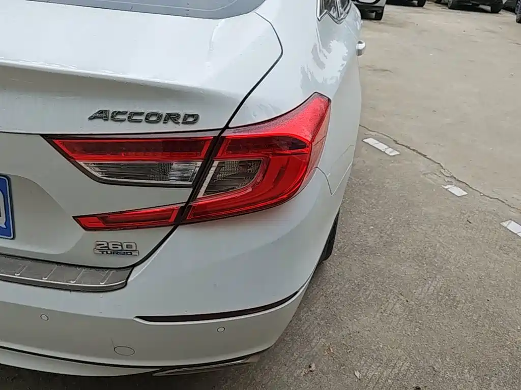 Honda Accord — фото 8