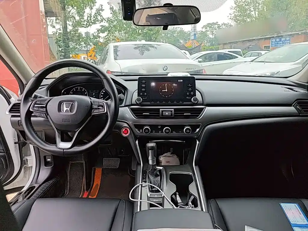 Honda Accord — фото 10