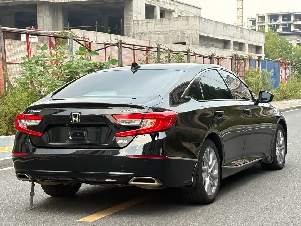 Honda Accord — фото 7