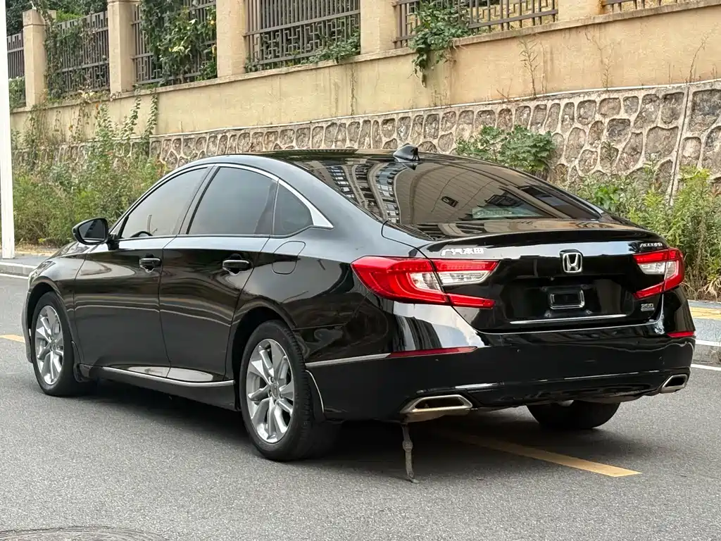 Honda Accord — фото 8