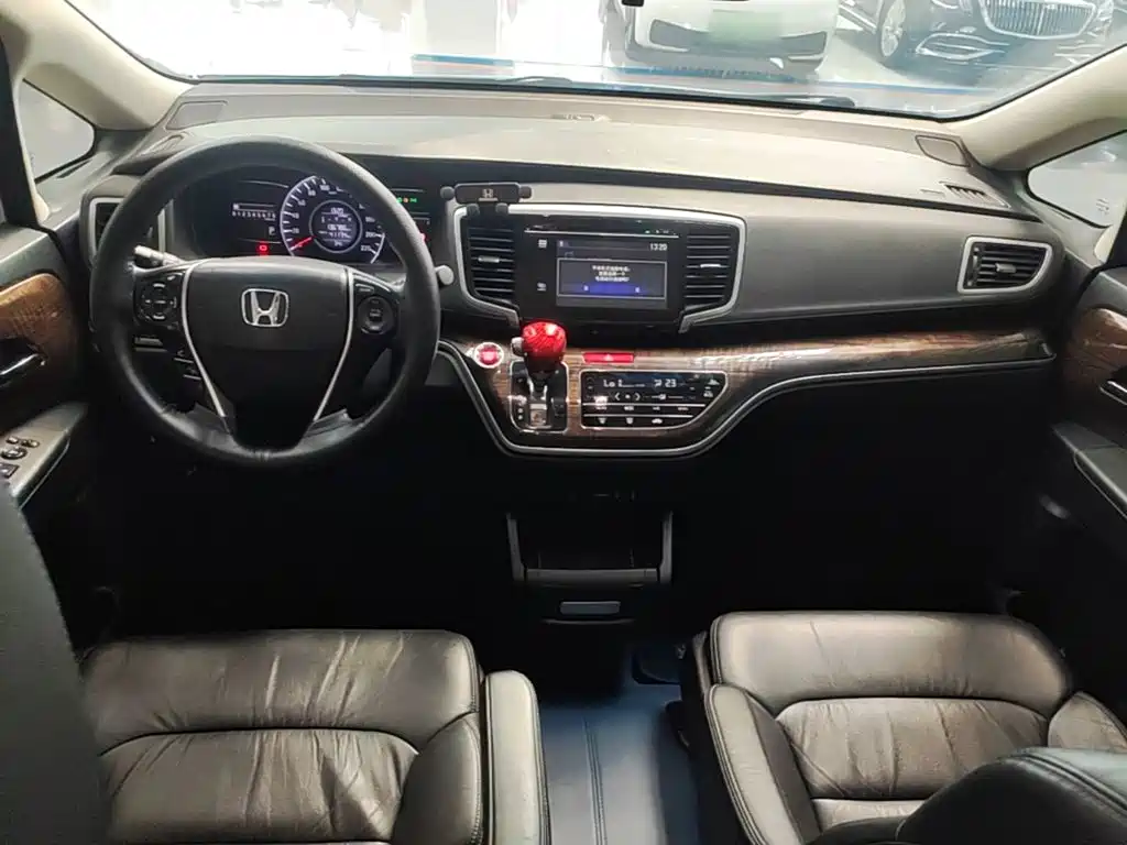 Honda Odyssey — фото 10