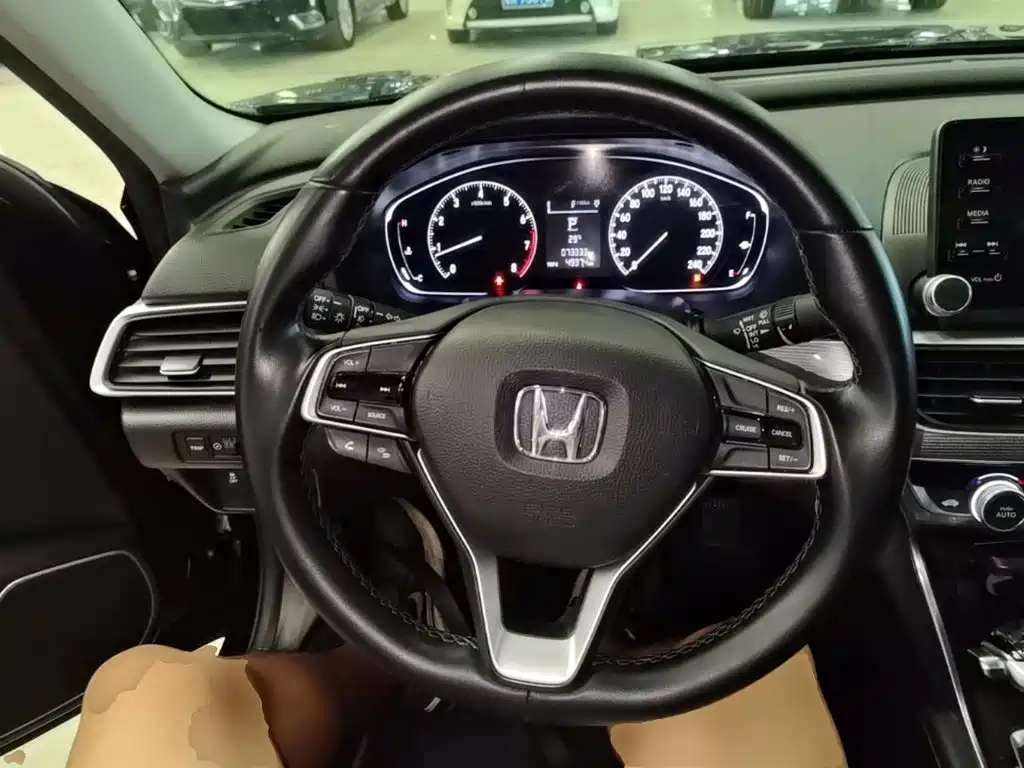 Honda Accord — фото 11