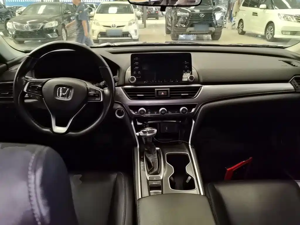 Honda Accord — фото 10