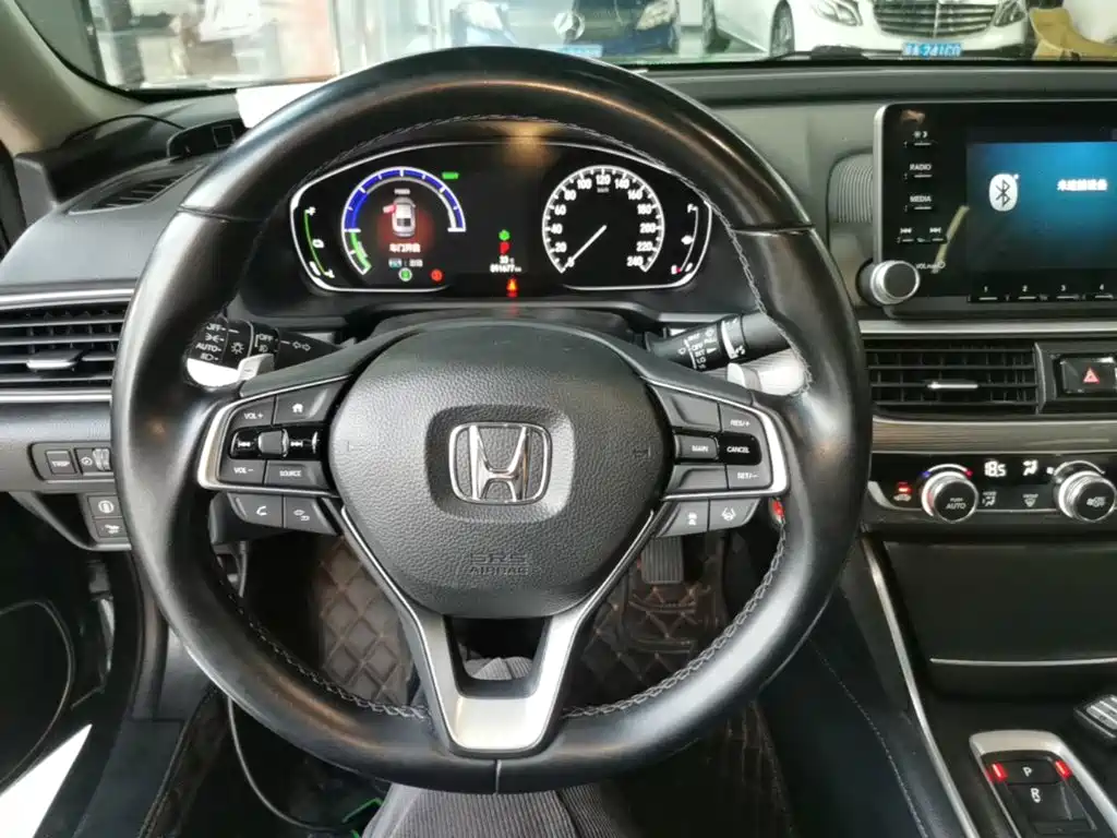 Honda Accord — фото 11