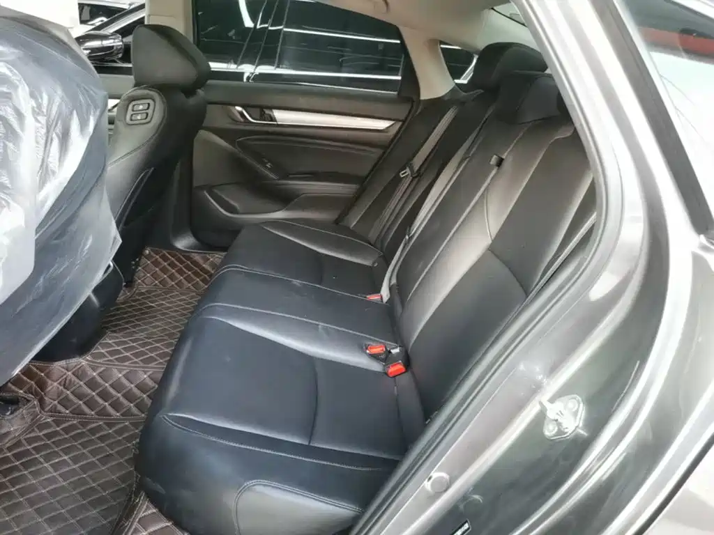 Honda Accord — фото 17