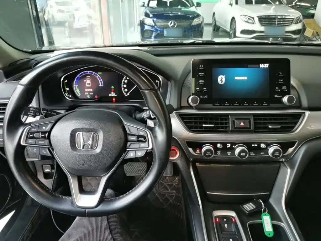 Honda Accord — фото 10