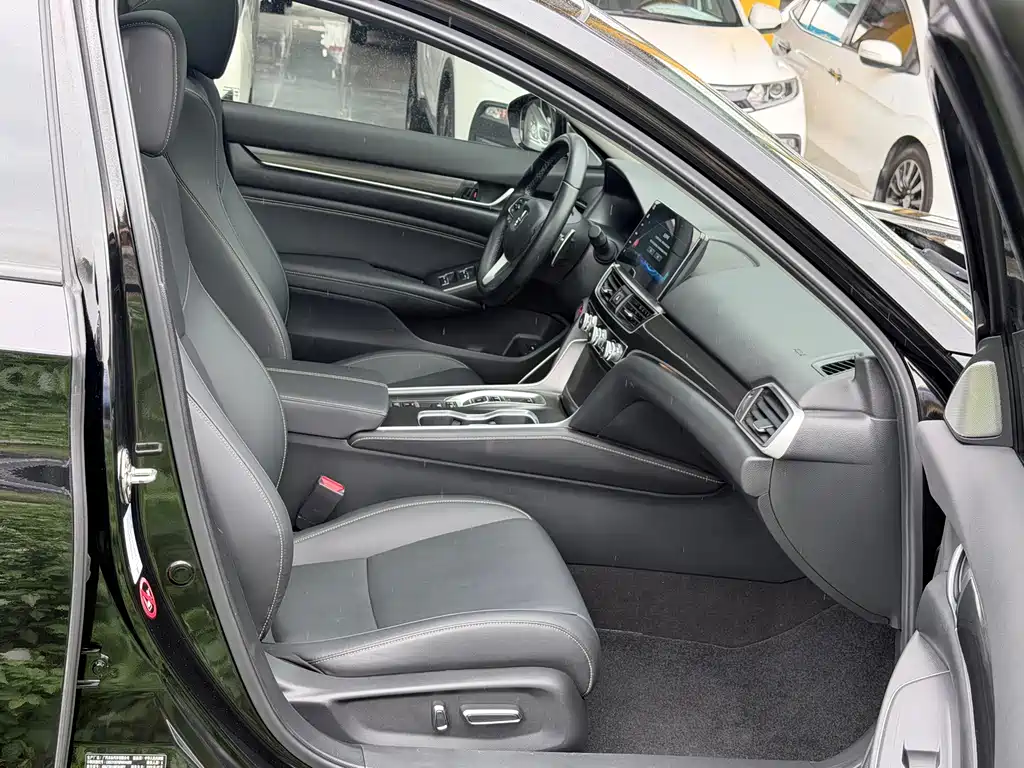 Honda Accord — фото 9