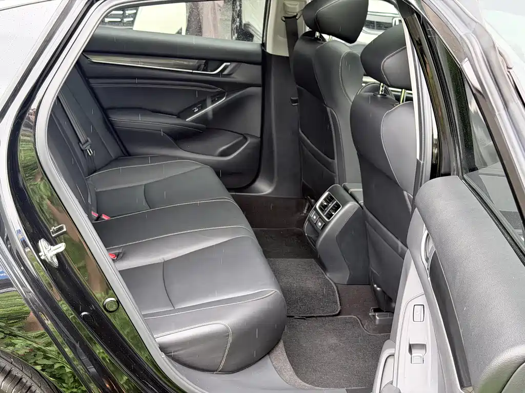 Honda Accord — фото 10