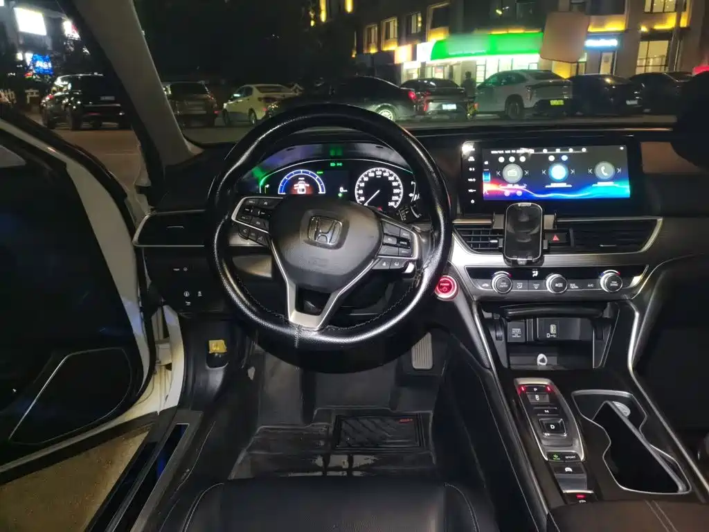 Honda Accord — фото 11