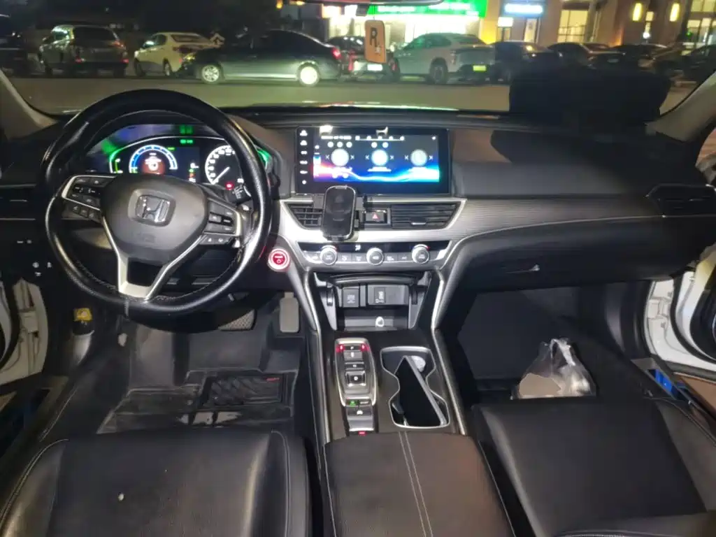 Honda Accord — фото 10