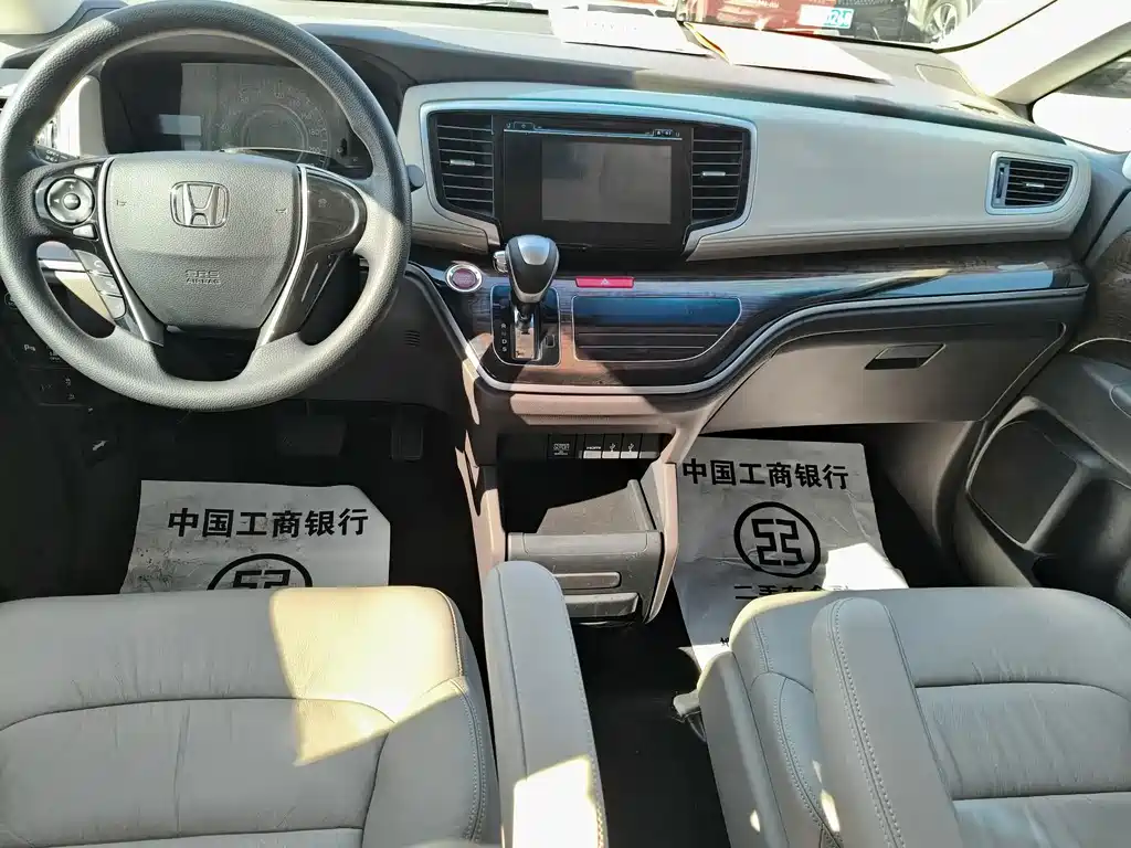 Honda Odyssey — фото 14