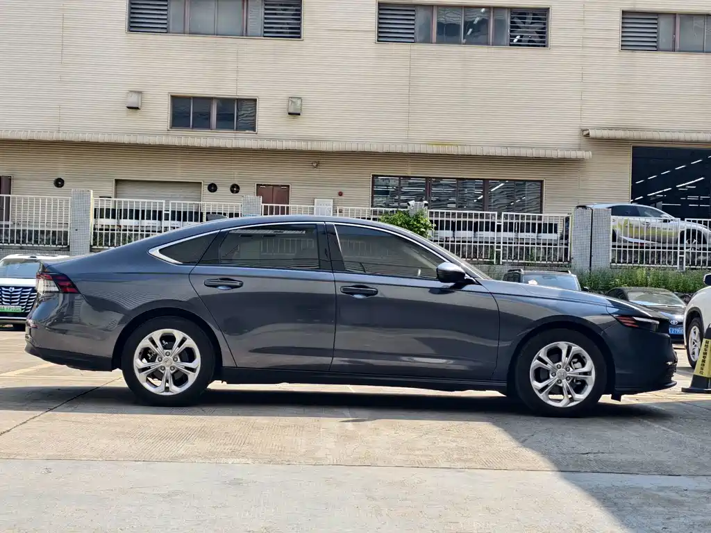 Honda Accord — фото 8