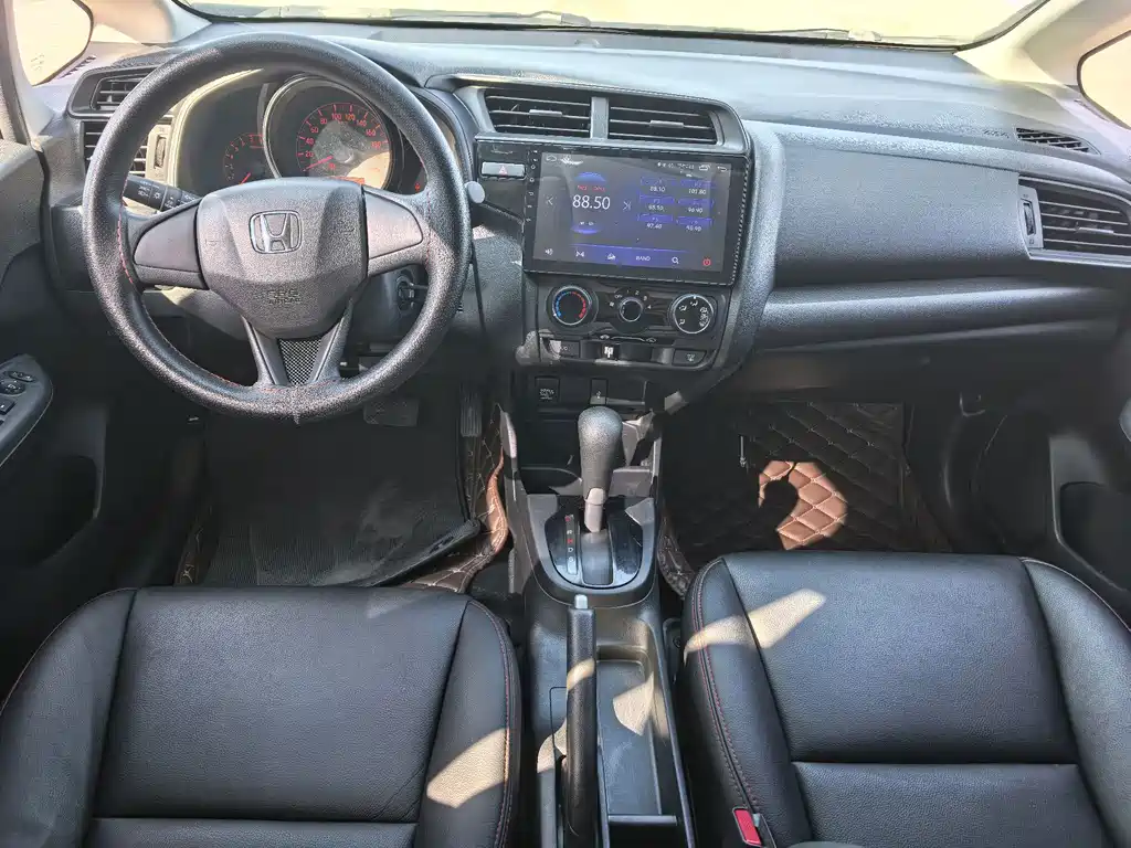 Honda Fit — фото 8