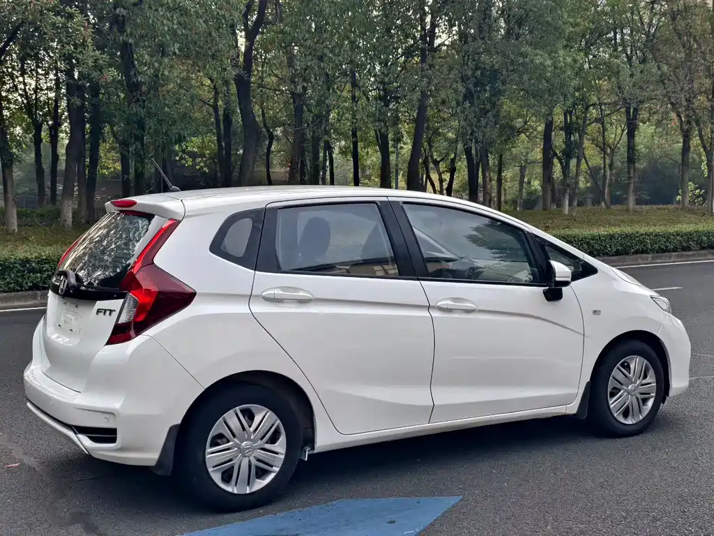 Honda Fit — фото 7