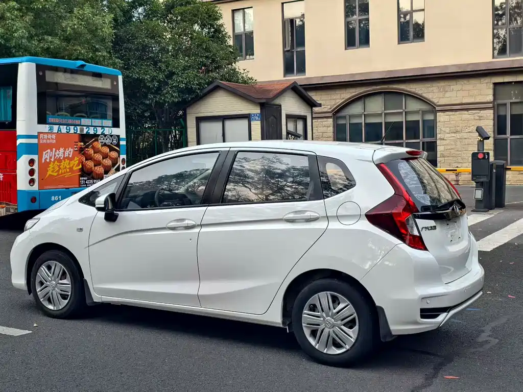 Honda Fit — фото 9