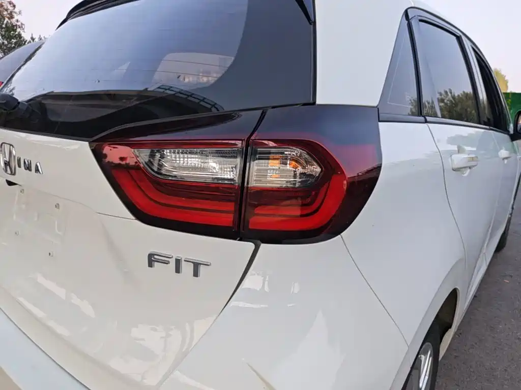 Honda Fit — фото 8
