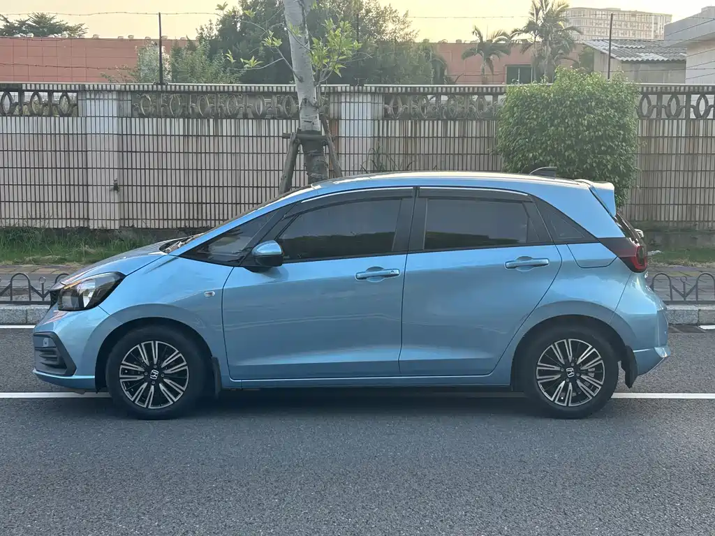 Honda Fit — фото 8