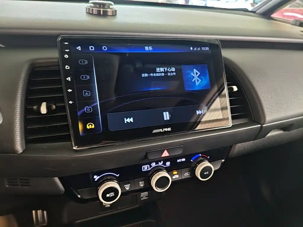 Honda Fit — фото 13
